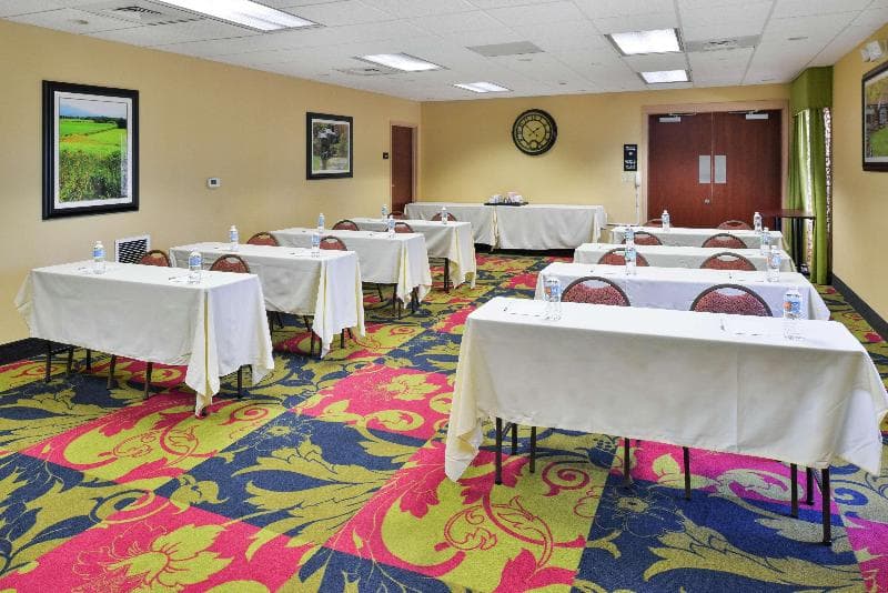 Hampton Inn Waynesboro/Stuarts Draft photo 1