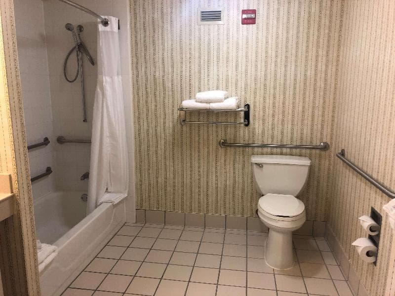 Hilton Garden Inn Addison 4