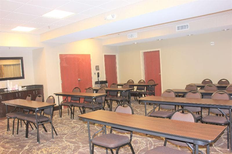 Hampton Inn Gonzales photo 1