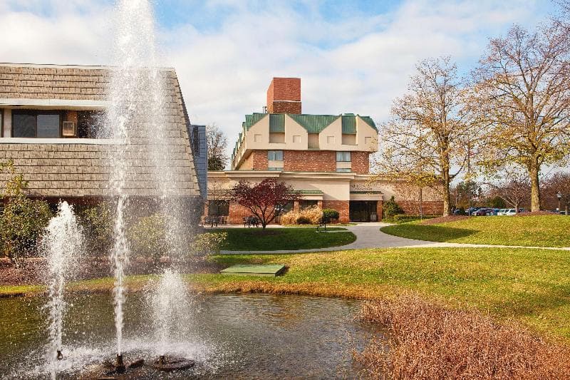 DoubleTree by Hilton Hotel Baltimore North - Pikesville 3