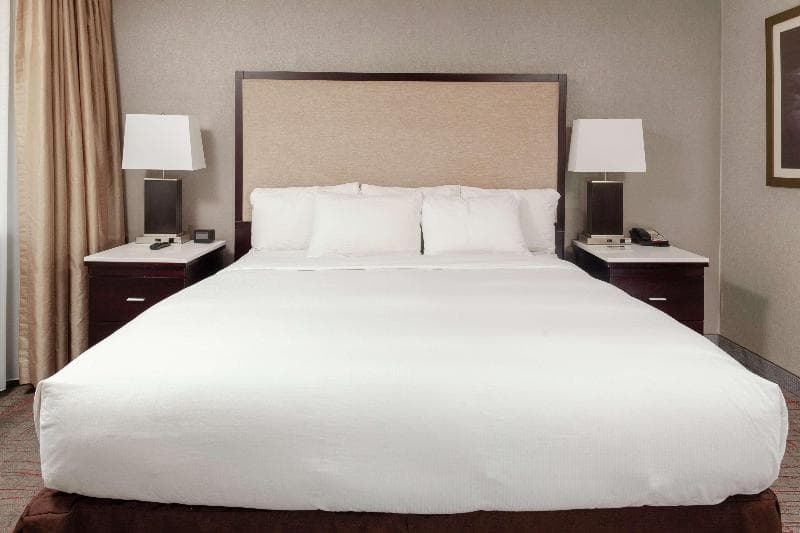 DoubleTree Suites by Hilton Hotel Dayton - Miamisburg 2