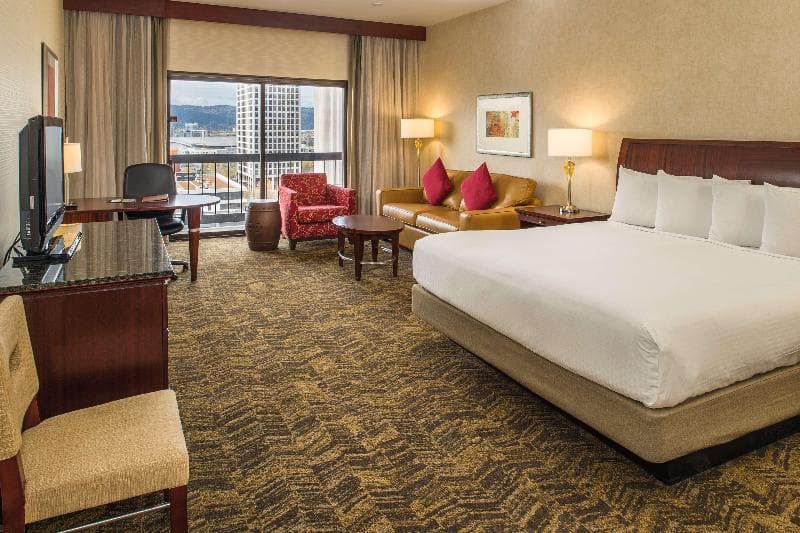 DoubleTree by Hilton Hotel Portland 4