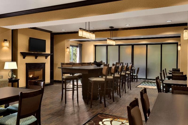 Hampton Inn Stow 5