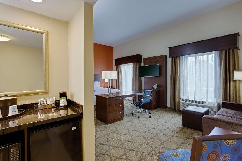 Hampton Inn & Suites Philadelphia/Bensalem 3
