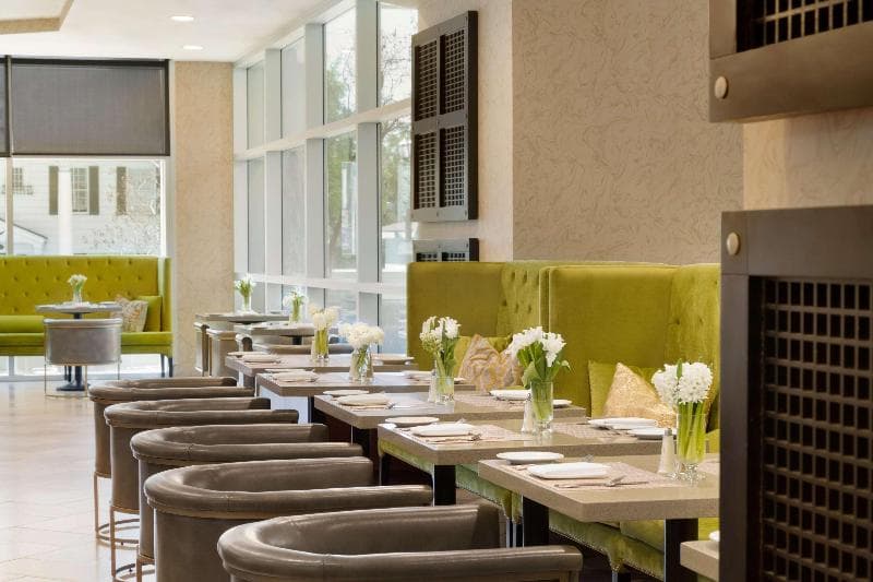 Embassy Suites by Hilton Los Angeles Glendale 4