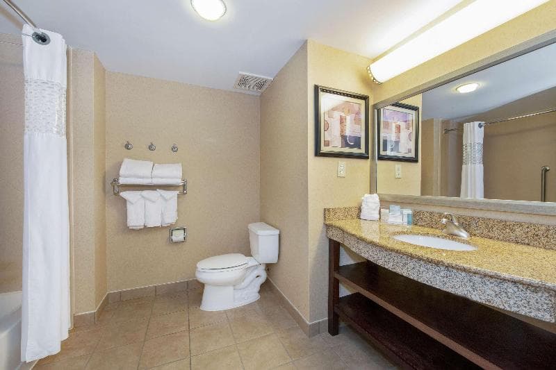 Hampton Inn & Suites Burlington 5