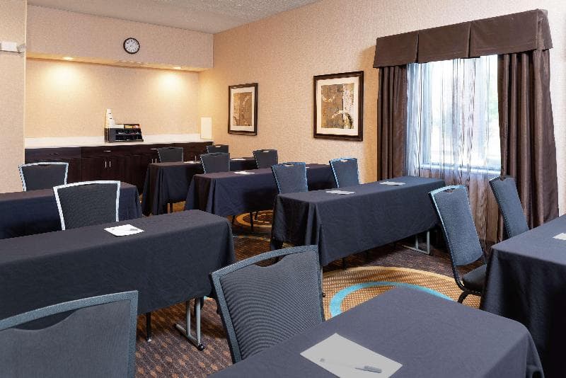 Hampton Inn & Suites Cleveland-Airport/Middleburg Heights 4