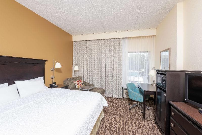 Hampton Inn & Suites Cleveland-Airport/Middleburg Heights 2