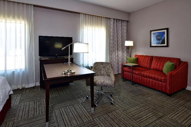 Hampton Inn & Suites Fredericksburg 2