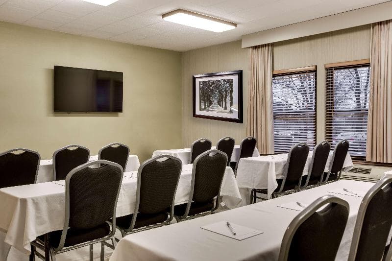 Wingate by Wyndham Cranberry photo 1