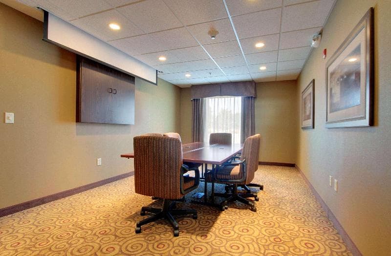 Hampton Inn & Suites West Bend 4