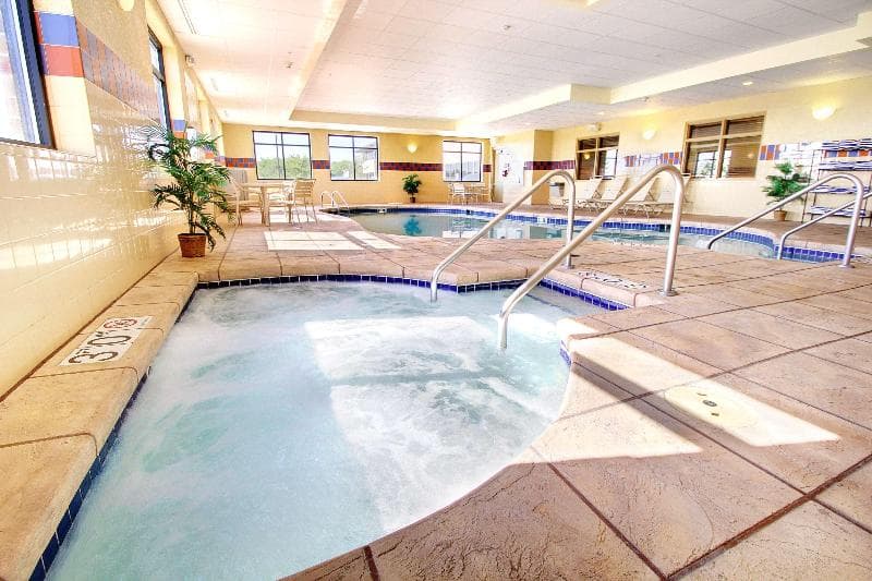 Hampton Inn & Suites West Bend 3