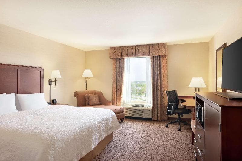 Hampton Inn & Suites West Bend 2