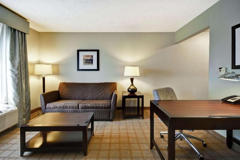 Hampton Inn & Suites Detroit-Canton 2