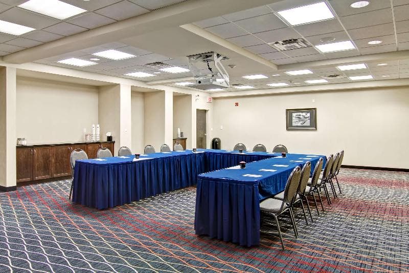 Hampton Inn & Suites by Hilton Red Deer 5