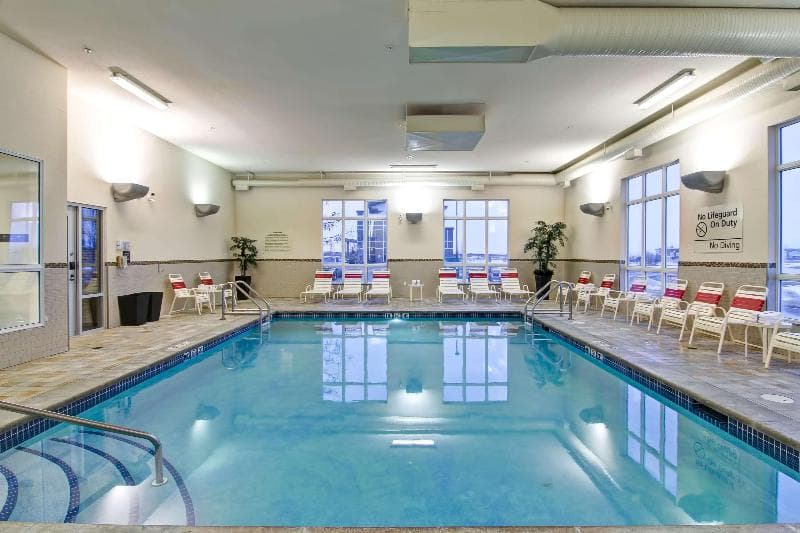 Hampton Inn & Suites by Hilton Red Deer 3