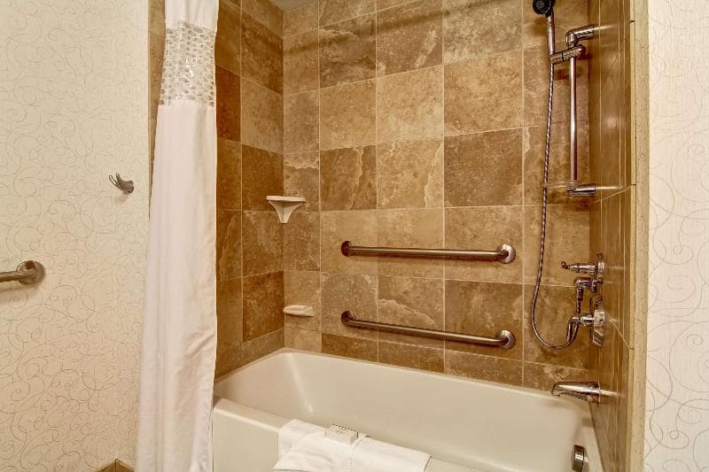 Hampton Inn & Suites by Hilton Red Deer 2