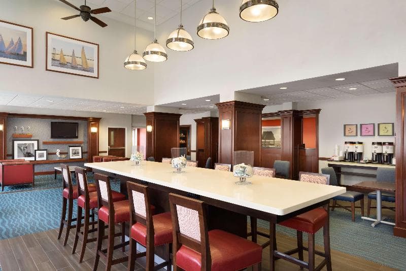Hampton Inn & Suites Newport/Middletown 5
