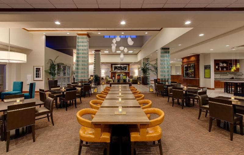 Hilton Garden Inn Lake Forest Mettawa 4