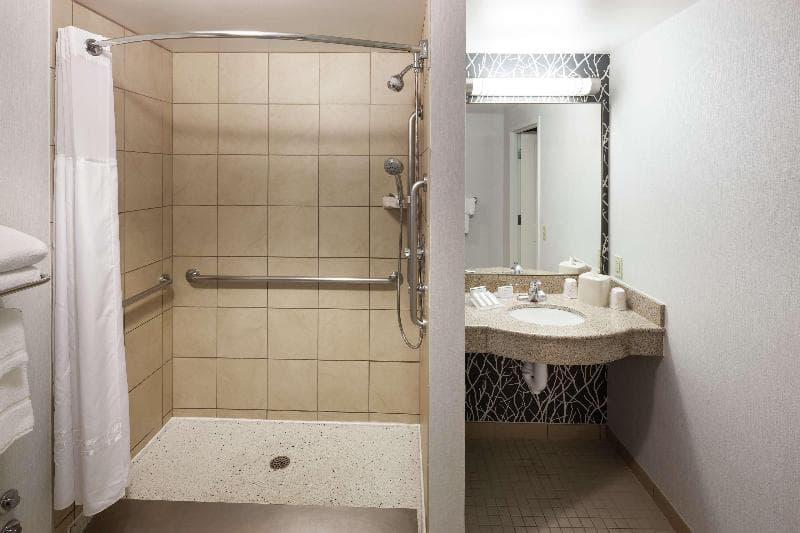 Hilton Garden Inn Lake Forest Mettawa 5