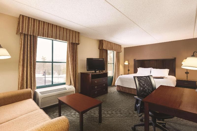 Hampton Inn & Suites Lake George 3