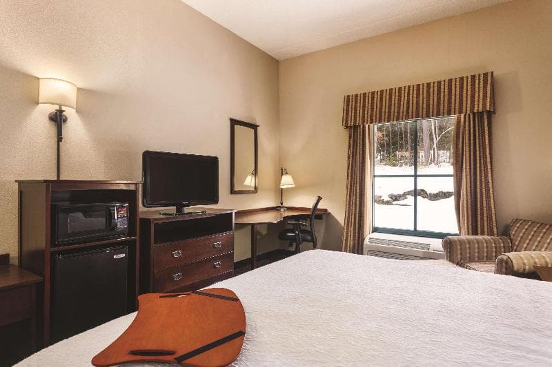 Hampton Inn & Suites Lake George 5