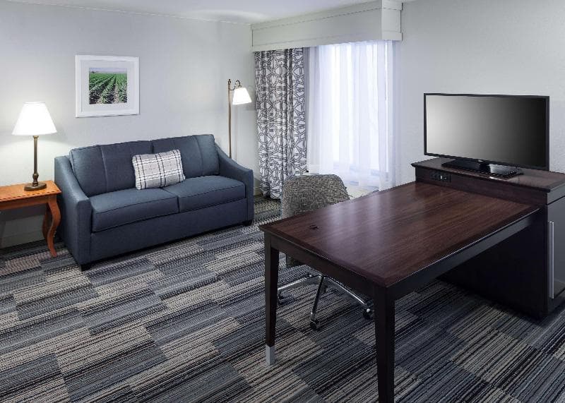 Hampton Inn & Suites Tulare 2