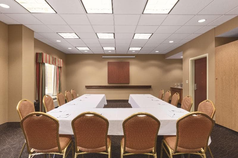 Hampton Inn & Suites Greenfield 4