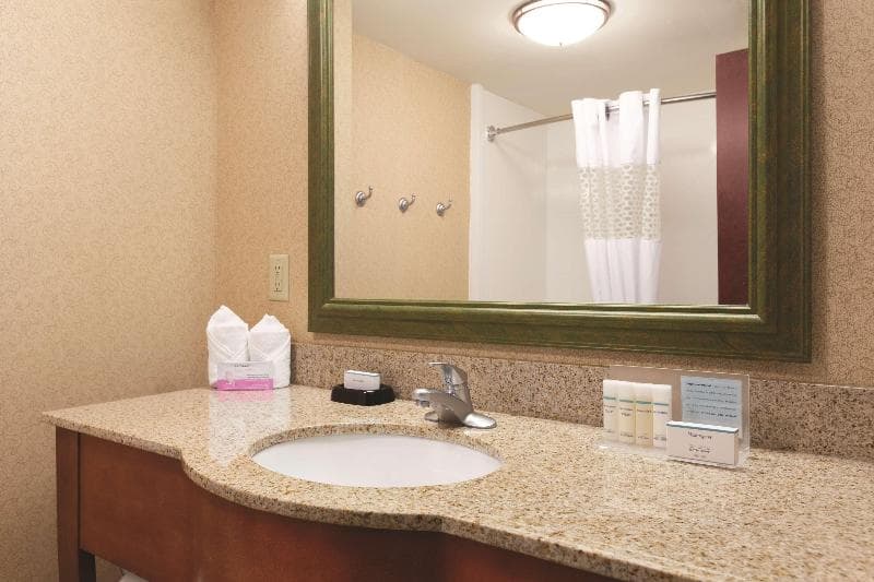 Hampton Inn & Suites Greenfield 2