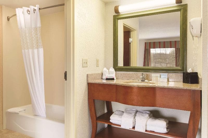 Hampton Inn & Suites Greenfield 5