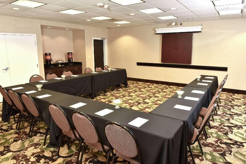 Hampton Inn & Suites Alexandria photo 1
