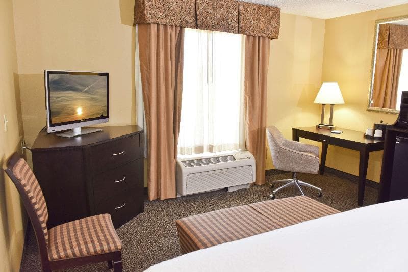 Hampton Inn & Suites Alexandria 2