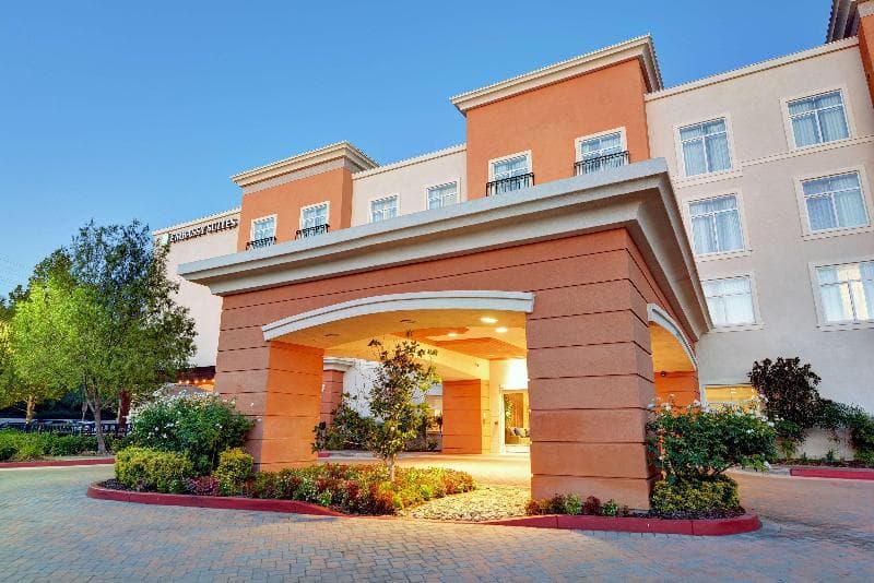 Embassy Suites by Hilton Valencia 2