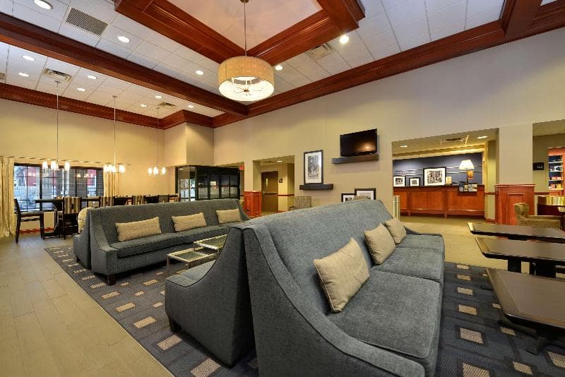 Hampton Inn East Aurora 5