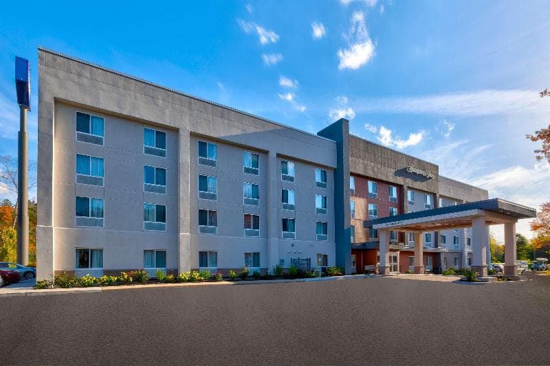 Hampton Inn Waterbury 2