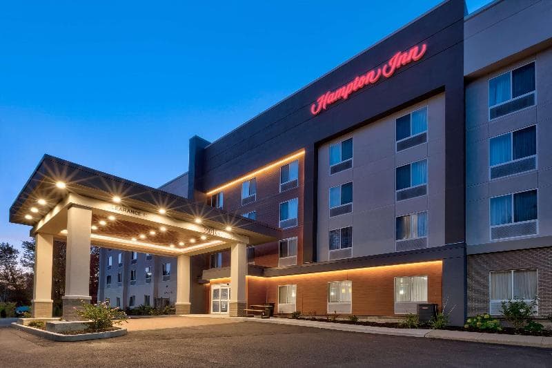 Hampton Inn Waterbury photo 1