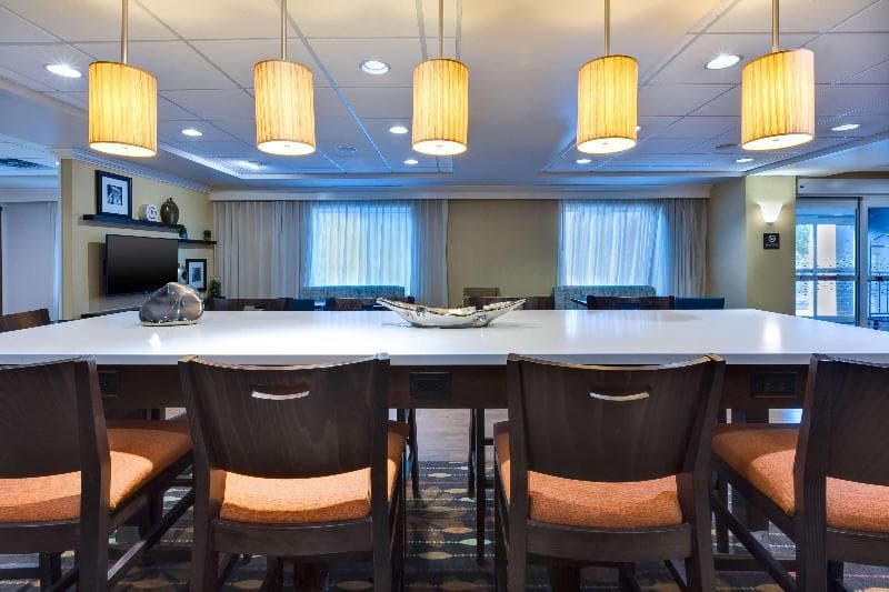 Hampton Inn Waterbury 4