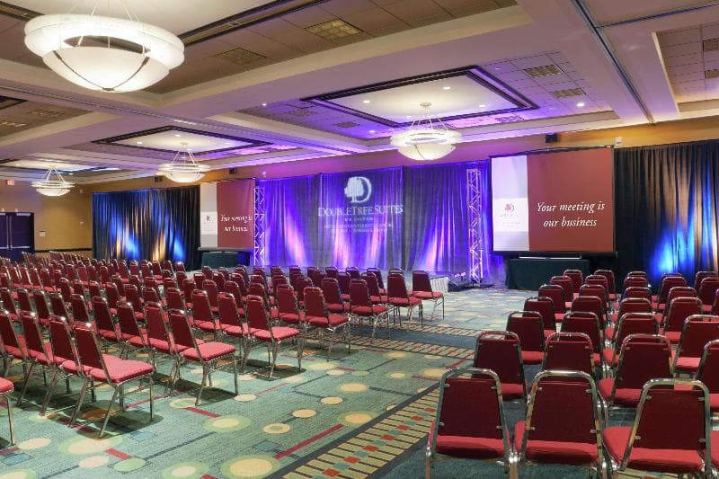 DoubleTree Suites by Hilton Hotel & Conference Center Chicag photo 1
