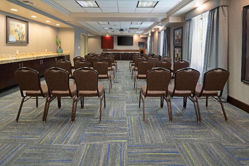 Hampton Inn Visalia 4