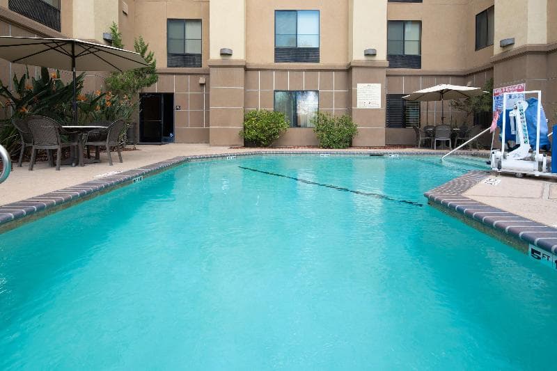 Hampton Inn Visalia 3