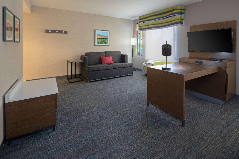 Hampton Inn Visalia 2