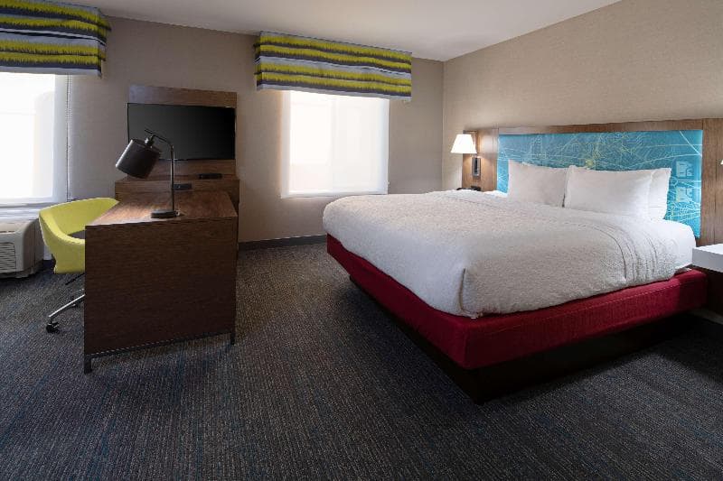 Hampton Inn Visalia 5