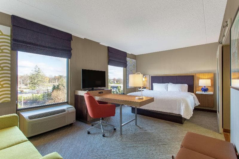 Hampton Inn & Suites Albany-Airport 5