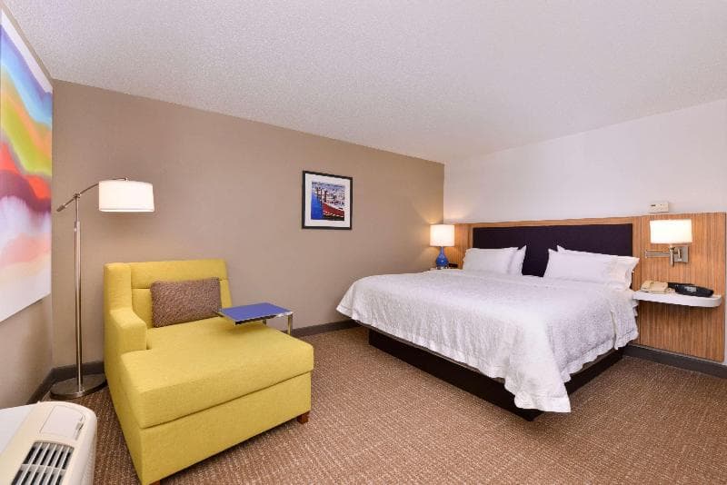 Hampton Inn & Suites Plymouth 2