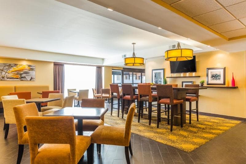 Four Points By Sheraton Chicago Westchester Oak 3
