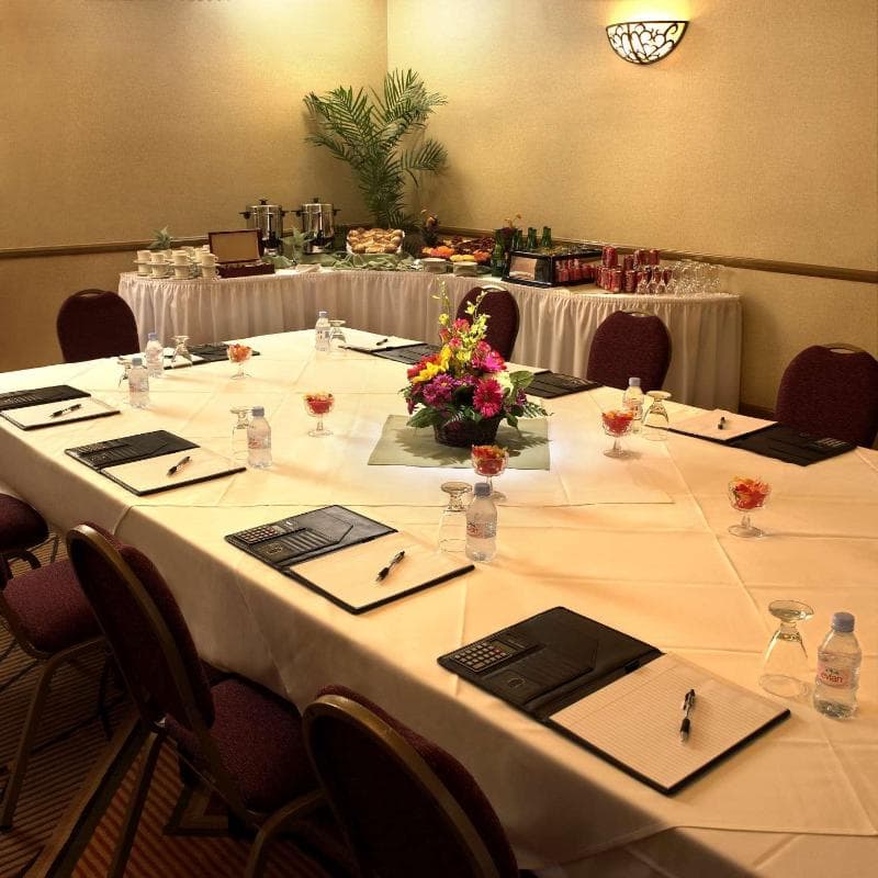 DoubleTree by Hilton Claremont 5