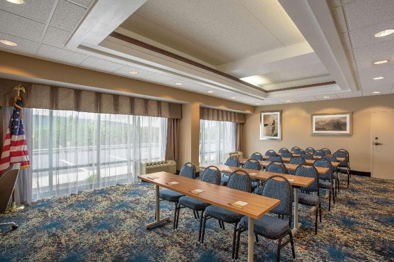Hampton Inn Bedford 4