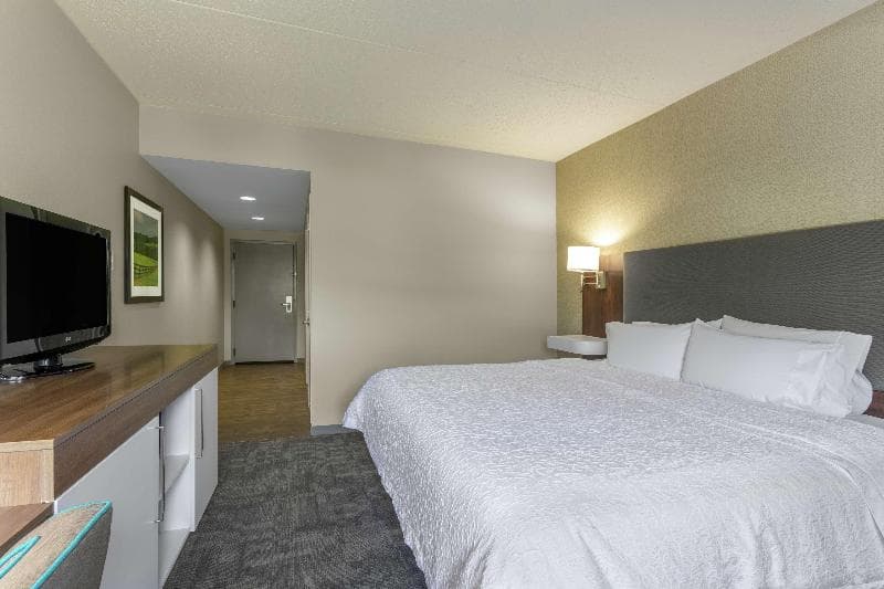 Hampton Inn Bedford 5