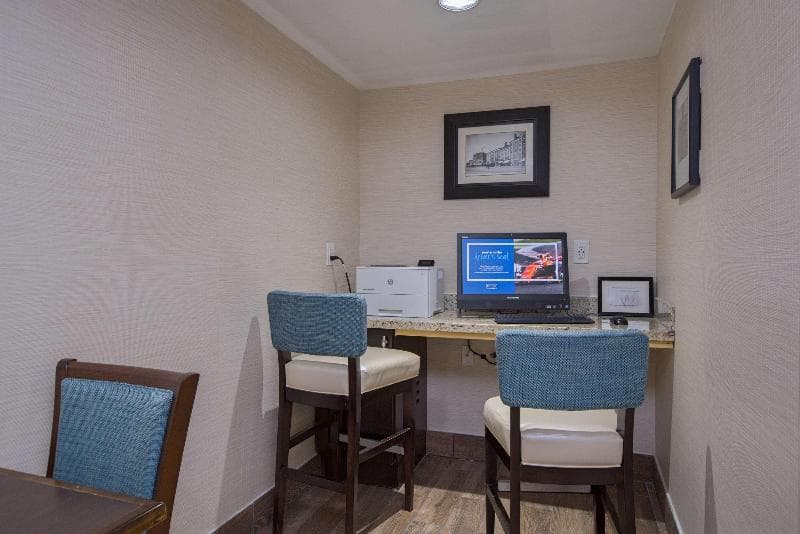 Hampton Inn Portsmouth Central main