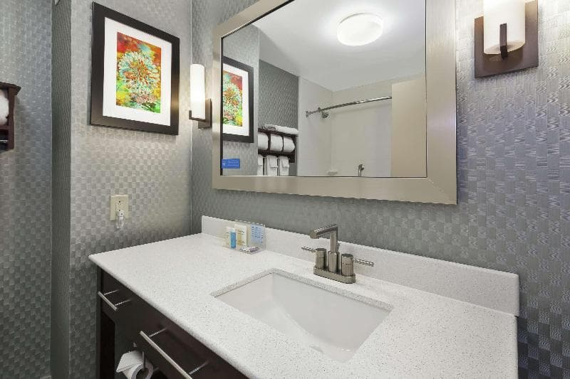 Hampton Inn Clinton 5